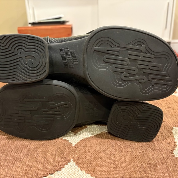 John Fluevog Thrillvogs Collette Zip Up with Buttons size 11 - Picture 4 of 5